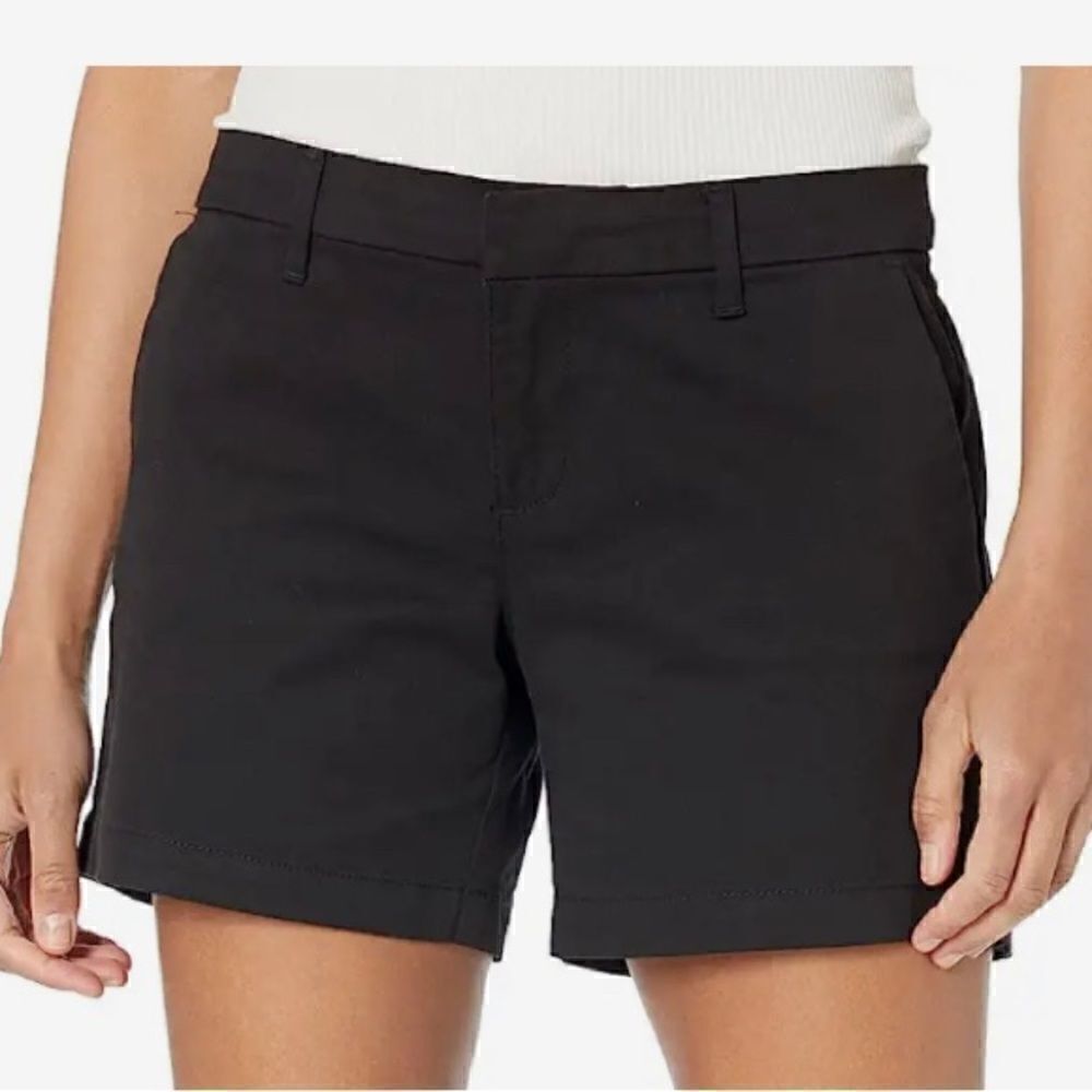 Tommy Hilfiger black fly front chino shorts. Size 12